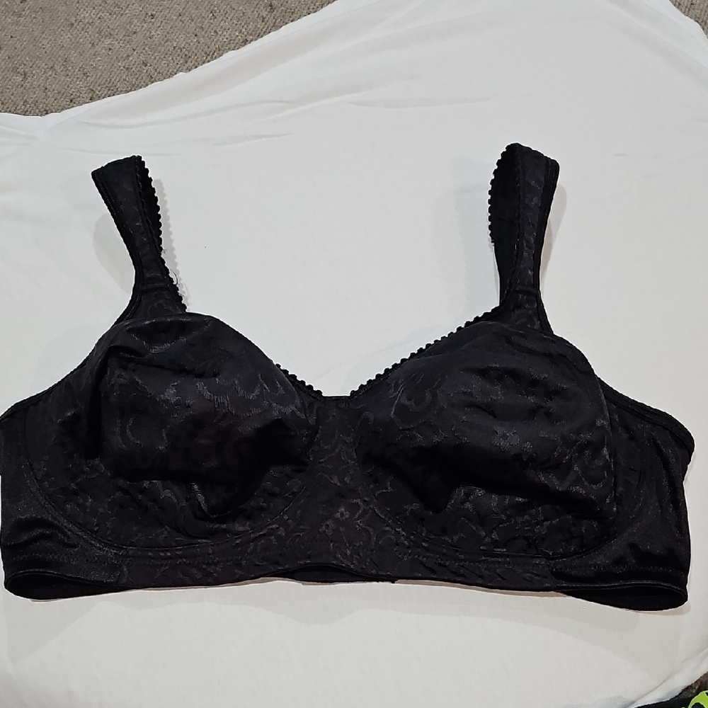 Playtex Elegant Black Lace Bra Wireless (Preowned)